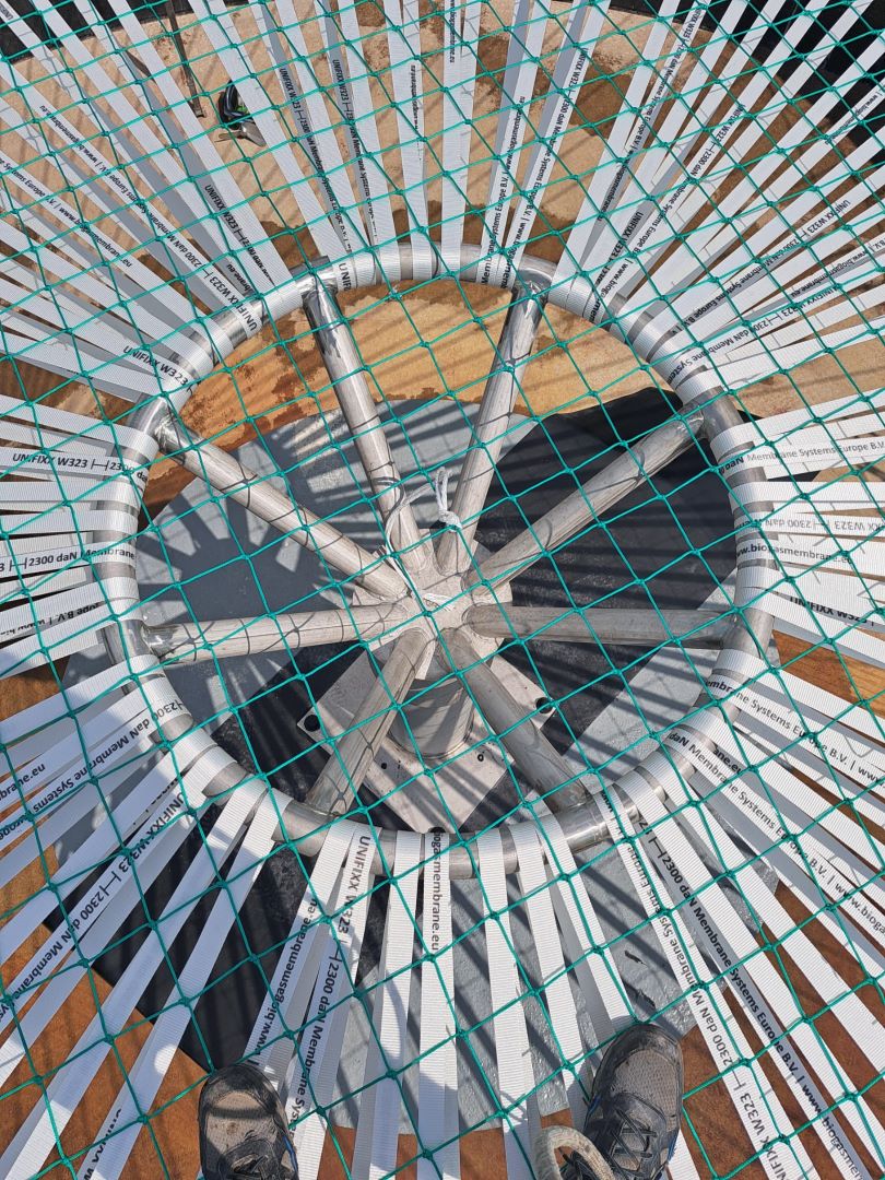 montaz korony nosnej podwojnego dachu – Biogazownia Biogaz Energy Poland Montaż korony nośnej podwójnego dachu biogazownia Biogaz Energy Poland