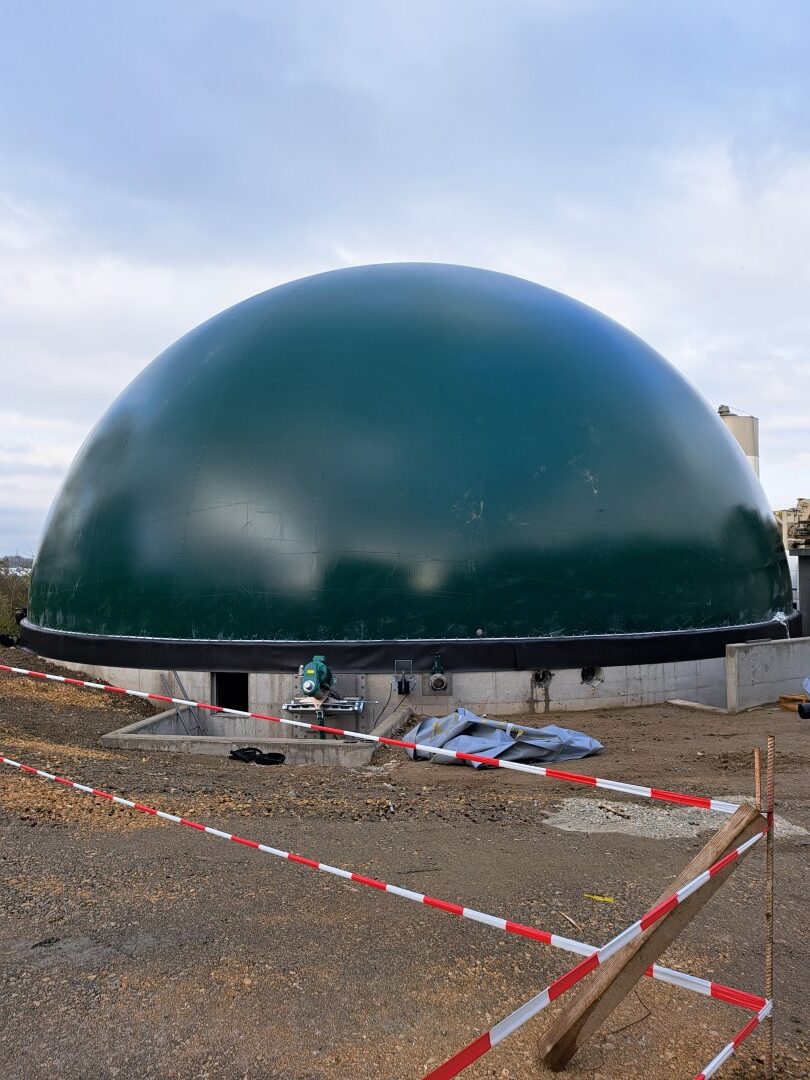 Podwójna membrana ciśnieniowa na zbiorniku magazynie gazu biogazownia Biogaz Energy Poland