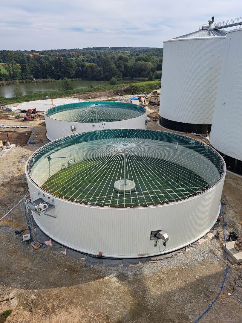 Taśmy do utrzymania siatki i membrany biogazownia Biogaz Energy Poland