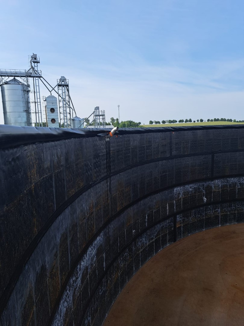 zabezpieczenie scian laguny – Biogazownia Biogaz Energy Poland Zabezpieczenie scian laguny biogazownia Biogaz Energy Poland